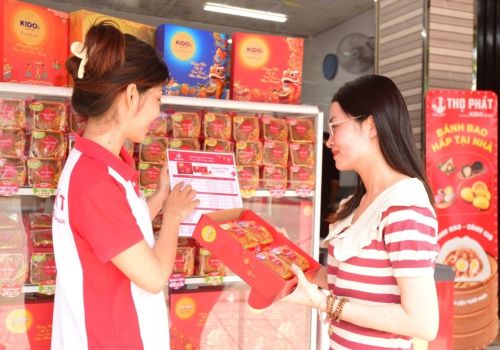 Kido Bán Bánh Trung Thu Trong Cửa Hàng Bánh Bao – Chiến Lược Táo Bạo