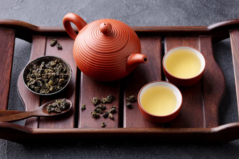 tra-o-long-trong-set-qua-trung-thu-tra-oolong-va-banh-trung-thu-