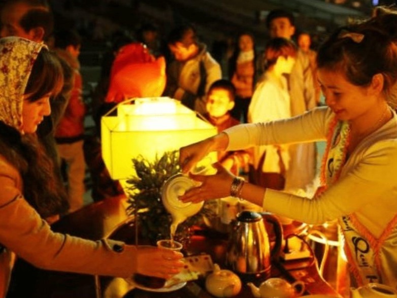 tra-trong-le-hoi-dan-gian-tu-nghi-le-den-hoat-dong-cong-dong-che-tro-choi-dan-gian-phong-tuc